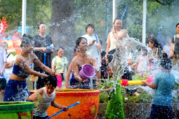 街拍丨缤纷夏令